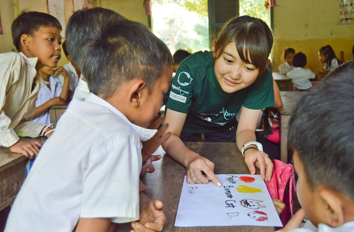 Volunteer to teach children with Projects Abroad
