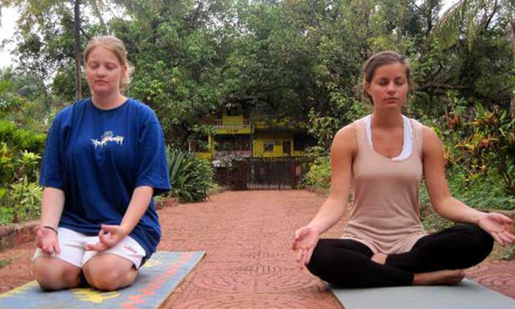 Volunteer Forever - Yoga & Volunteer Experience in India