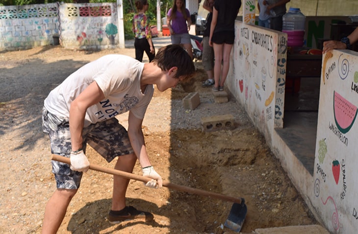 build houses abroad with Volunteering Journeys