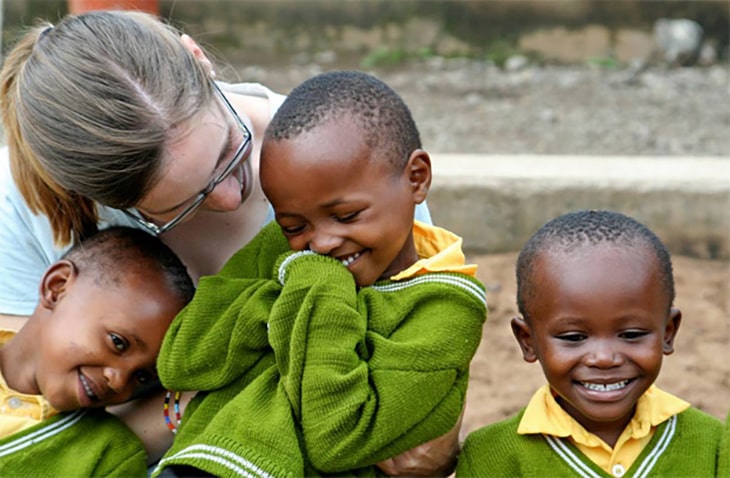Medical-Volunteer-Abroad-CCS healthcare education volunteer