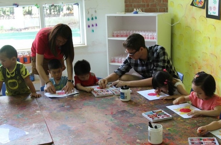 volunteer with children in Asia