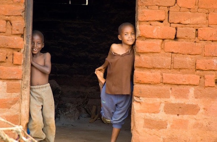 volunteer-to-build-schools-and-teach-in-africa-kenya-min VolunteerForever