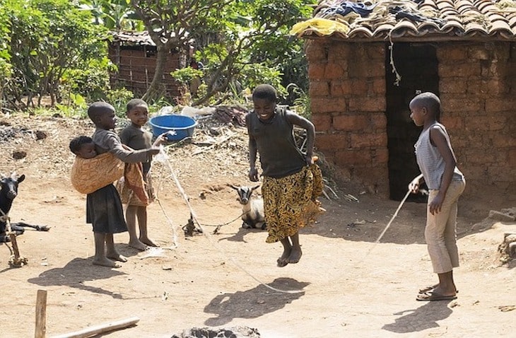 volunteer-to-build-schools-and-teach-in-africa-rwanda-min VolunteerForever