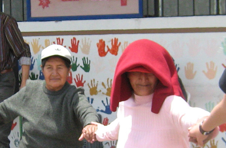 Volunteer with the elderly with Love Volunteers