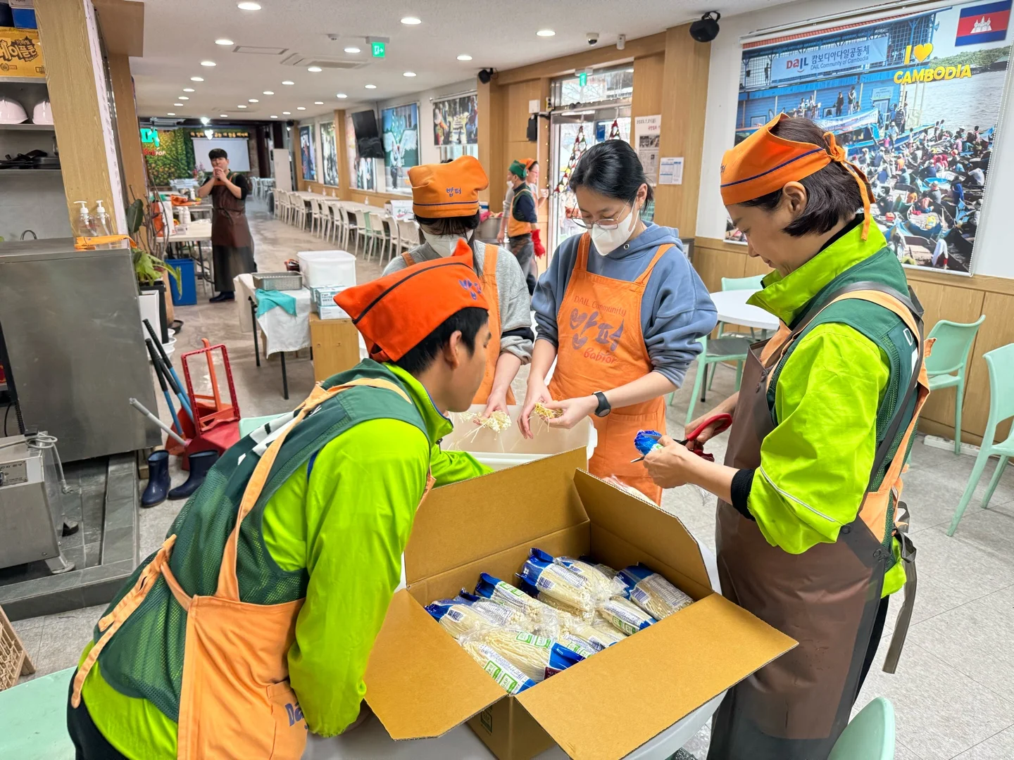 packing-food-seoul- Involvement Volunteers International ivi korea VolunteerForever